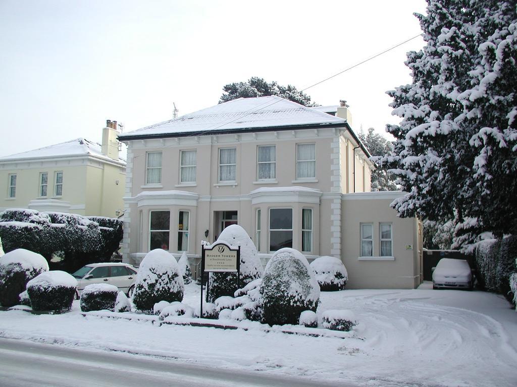 Badger Towers Bed & Breakfast Cheltenham Exterior photo